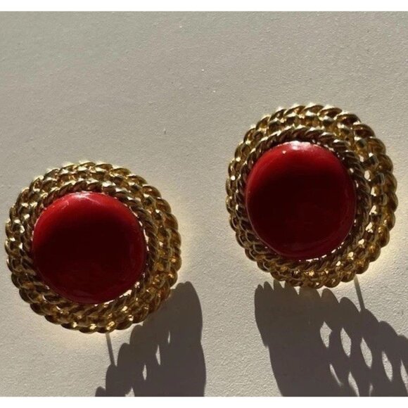 Vintage Round Textured Gold Tone Red Cabochons Shape Clip-on Earrings 1980s - Picture 6 of 11
